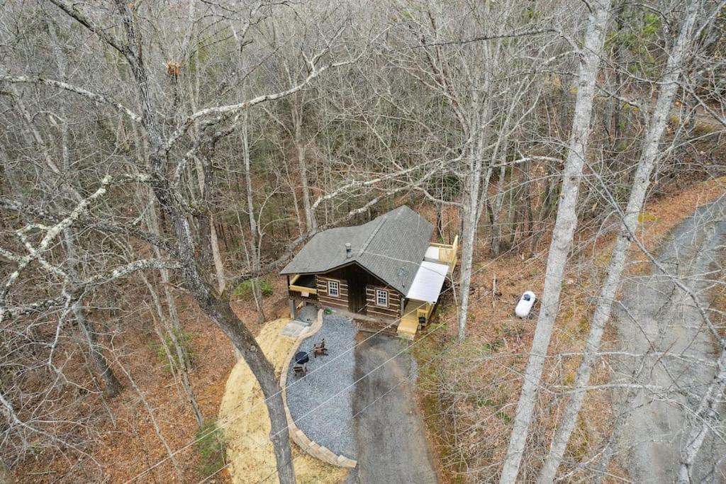 Boozy Bear Bungalow Romantic Cabin 5 Mins 2 Downtown With Hot Tub And Fire Pit Gatlinburg Εξωτερικό φωτογραφία