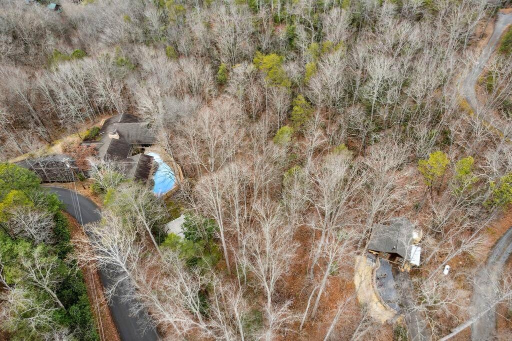 Boozy Bear Bungalow Romantic Cabin 5 Mins 2 Downtown With Hot Tub And Fire Pit Gatlinburg Εξωτερικό φωτογραφία