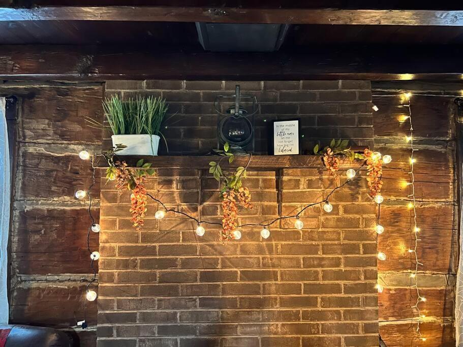 Boozy Bear Bungalow Romantic Cabin 5 Mins 2 Downtown With Hot Tub And Fire Pit Gatlinburg Εξωτερικό φωτογραφία
